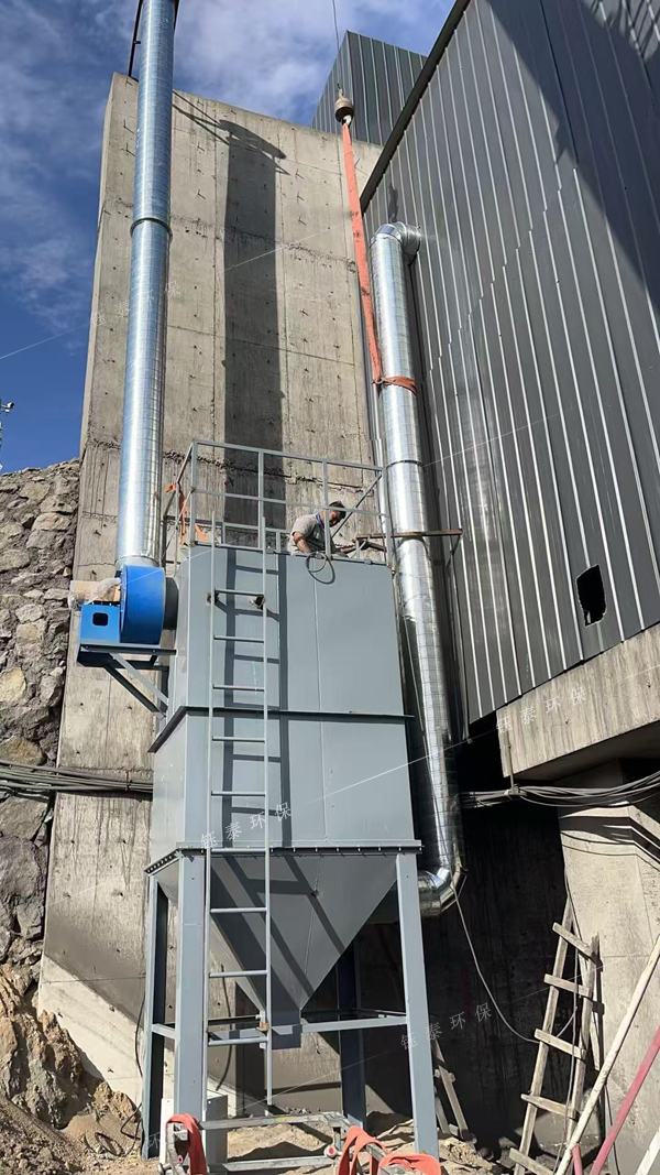 脈沖袋式除塵器在攪拌站主機粉塵治理上的應用 脈沖袋式除塵器在攪拌站主機粉塵治理上的應用